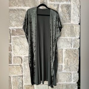 Coco + Carmen velvet kimono